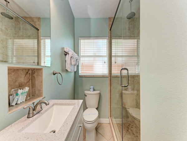 Charming Holmes Beach Rental with Private Pool - Very Close to Beach