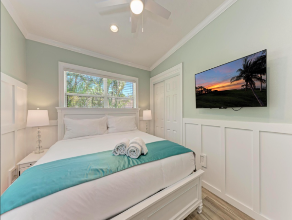 Charming Holmes Beach Rental with Private Pool - Very Close to Beach