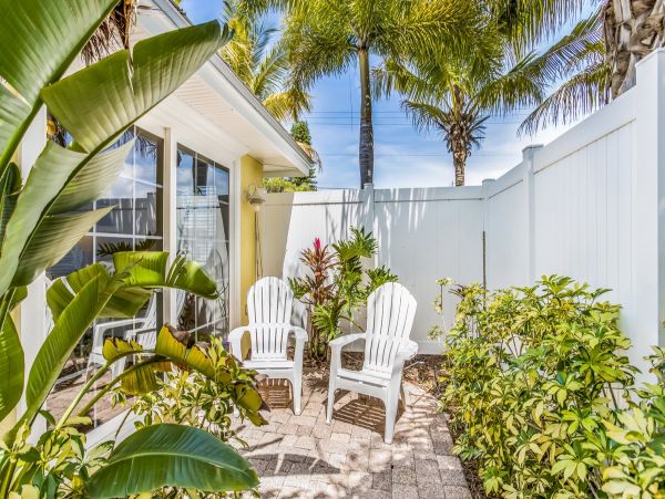 Two Bedroom Condo in Holmes Beach Sleeps Six Guests