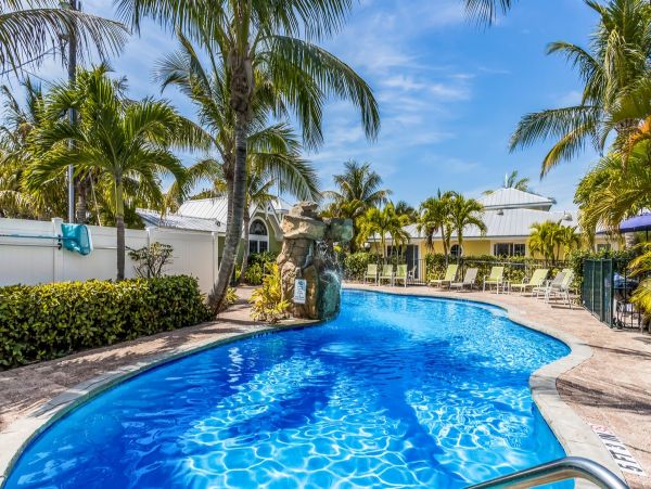 Two Bedroom Condo in Holmes Beach Sleeps Six Guests