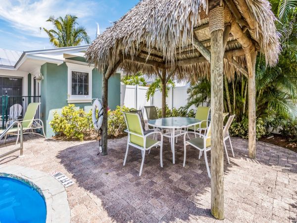 Two Bedroom Condo in Holmes Beach Sleeps Six Guests