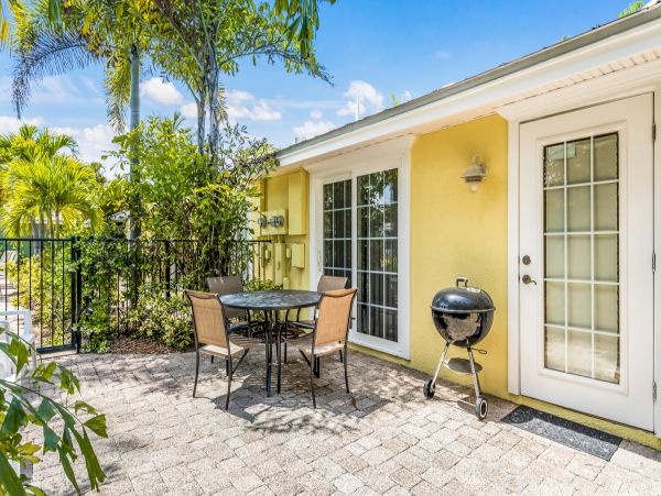 Two Bedroom Condo in Holmes Beach Sleeps Six Guests