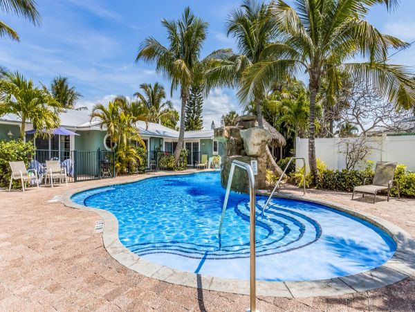 Two Bedroom Condo in Holmes Beach Sleeps Six Guests