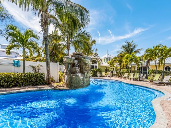 Two Bedroom Condo in Holmes Beach Sleeps Six Guests