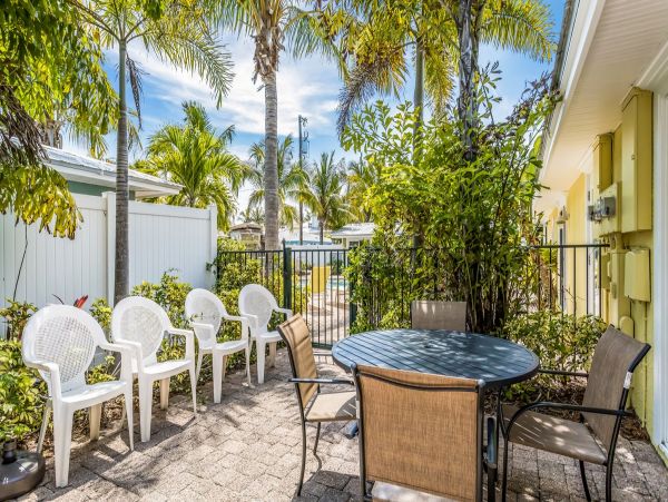 Two Bedroom Condo in Holmes Beach Sleeps Six Guests