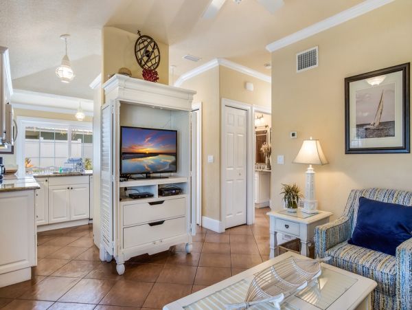 Two Bedroom Condo in Holmes Beach Sleeps Six Guests