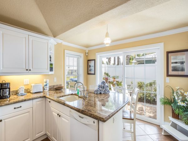 Two Bedroom Condo in Holmes Beach Sleeps Six Guests