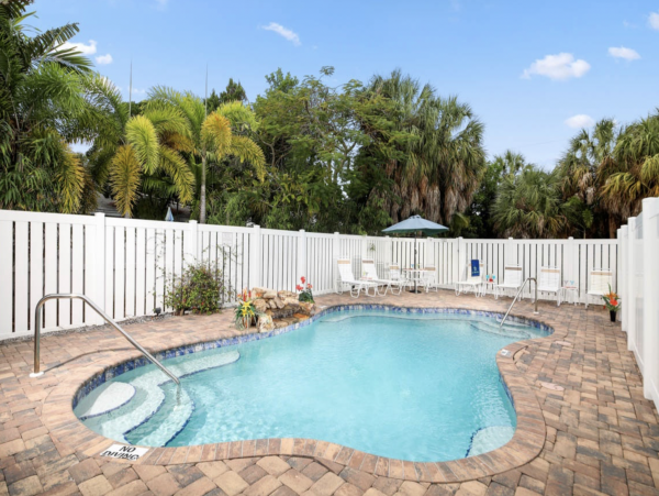 Cozy Holmes Beach Duplex Shared Pool  One Block to Beach