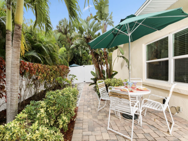 Cozy Holmes Beach Duplex Shared Pool  One Block to Beach