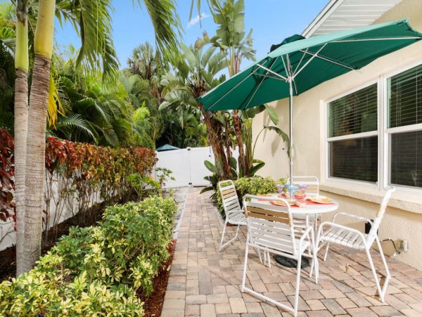 Cozy Holmes Beach Duplex Shared Pool  One Block to Beach