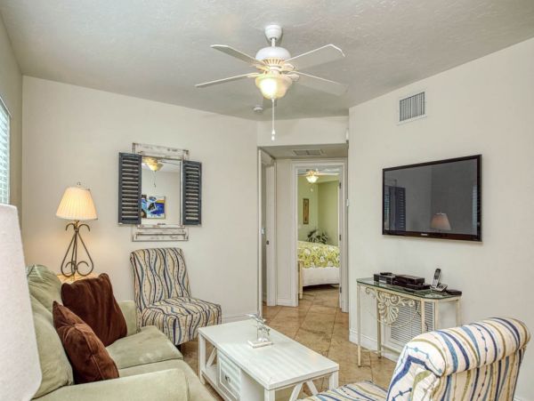 Cozy Holmes Beach Duplex Shared Pool  One Block to Beach