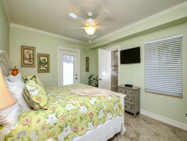 Cozy Holmes Beach Duplex Shared Pool  One Block to Beach