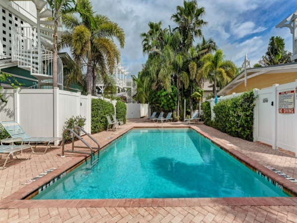 Tropical Vacation Getaway in Holmes Beach