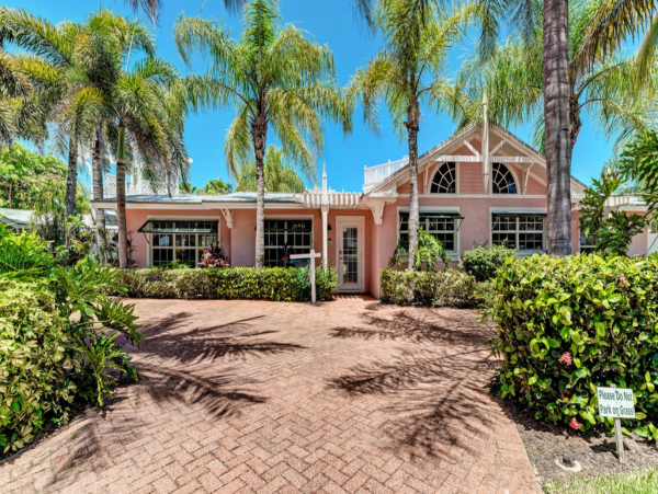 Tropical Vacation Getaway in Holmes Beach