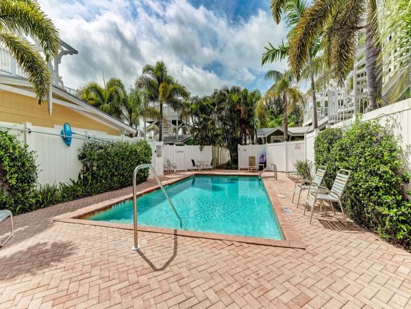 Tropical Vacation Getaway in Holmes Beach
