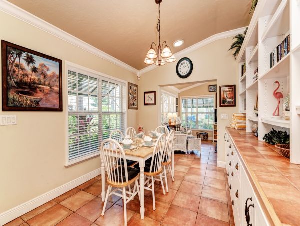 Tropical Vacation Getaway in Holmes Beach