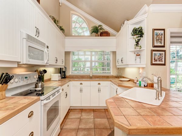 Tropical Vacation Getaway in Holmes Beach