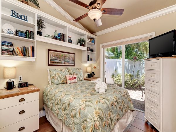 Tropical Vacation Getaway in Holmes Beach