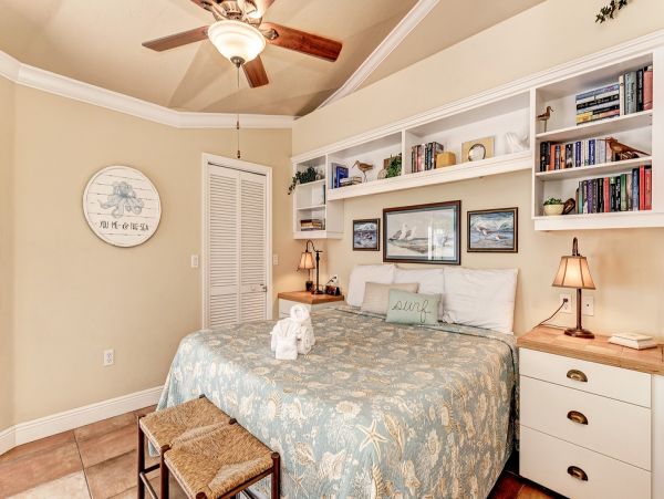 Tropical Vacation Getaway in Holmes Beach
