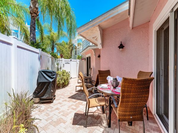 Tropical Vacation Getaway in Holmes Beach