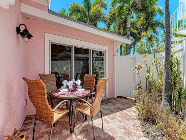 Tropical Vacation Getaway in Holmes Beach