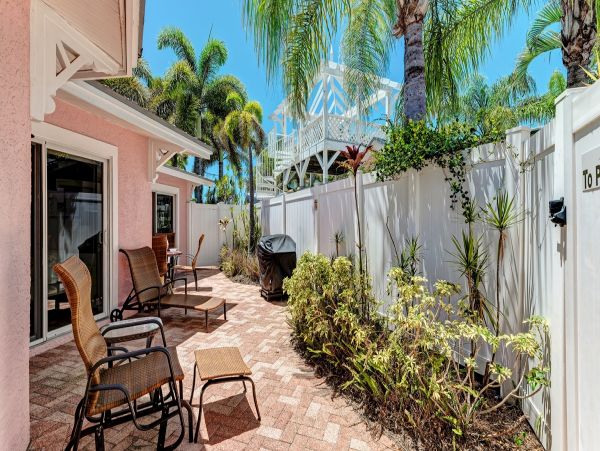 Tropical Vacation Getaway in Holmes Beach