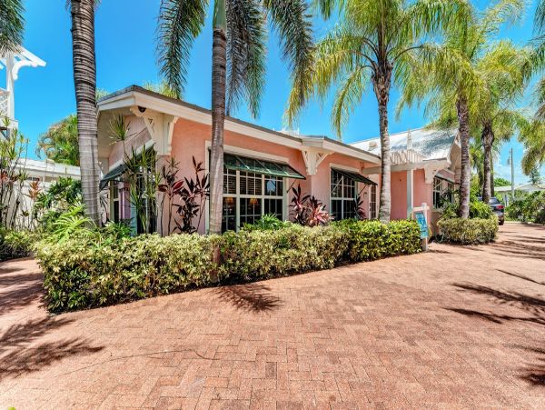 Tropical Vacation Getaway in Holmes Beach
