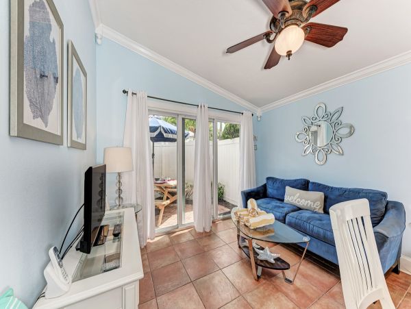 Lovely Holmes Beach Two Bedroom Vacation Condo