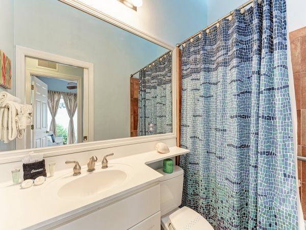 Lovely Holmes Beach Two Bedroom Vacation Condo