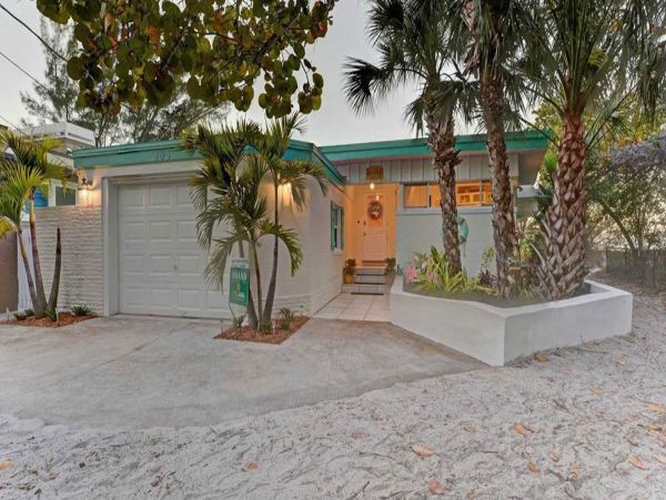Beach cottage at the North End