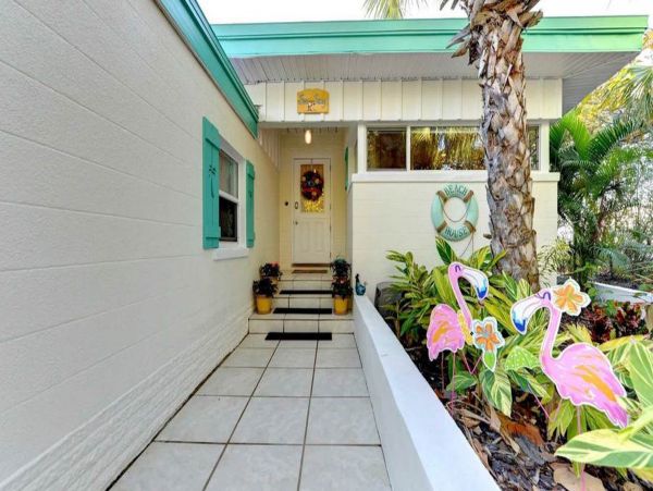 Beach cottage at the North End