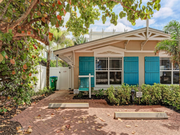 Lovely Vacation Condo Short Walk to Beach in Holmes Beach