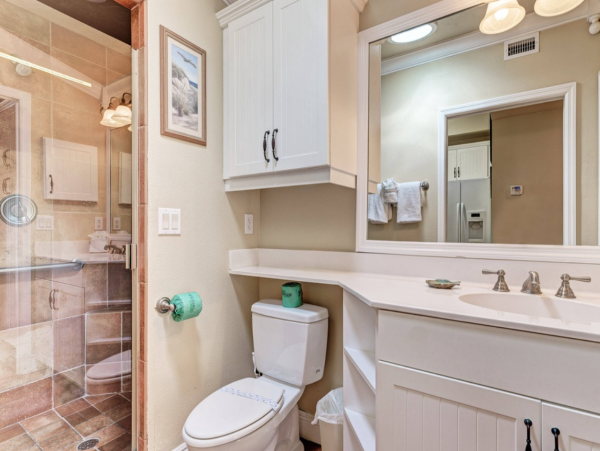 Lovely Vacation Condo Short Walk to Beach in Holmes Beach