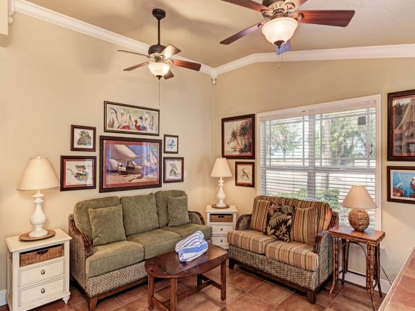 Lovely Vacation Condo Short Walk to Beach in Holmes Beach