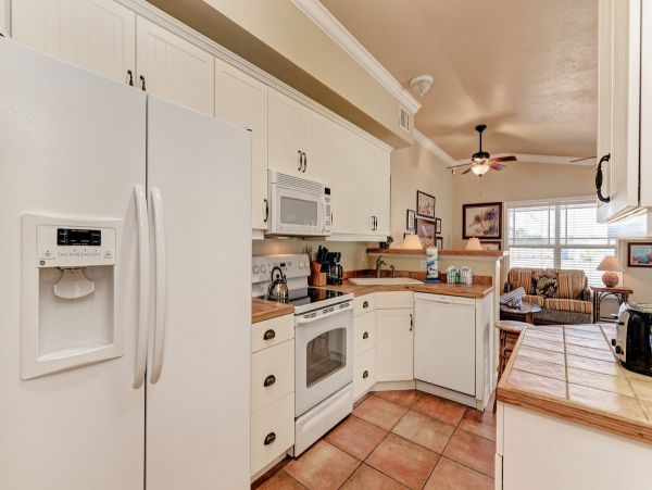 Lovely Vacation Condo Short Walk to Beach in Holmes Beach