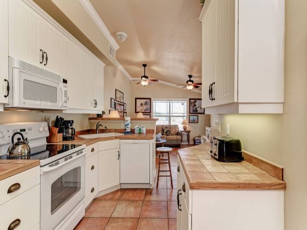 Lovely Vacation Condo Short Walk to Beach in Holmes Beach