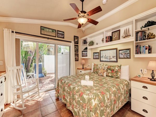 Lovely Vacation Condo Short Walk to Beach in Holmes Beach