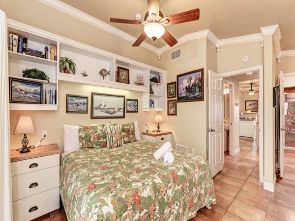 Lovely Vacation Condo Short Walk to Beach in Holmes Beach