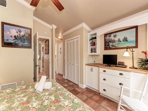 Lovely Vacation Condo Short Walk to Beach in Holmes Beach