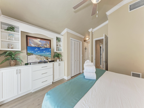Anna Maria Island Vacation Rental Near Beach - Holmes Beach 1BR Condo with Pool