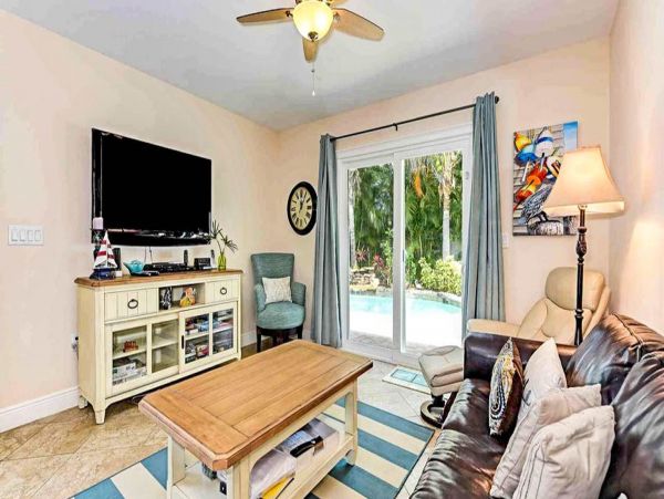 Holmes Beach Walk to the Beach Large Pool Stunning Home