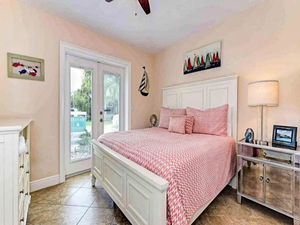 Holmes Beach Walk to the Beach Large Pool Stunning Home