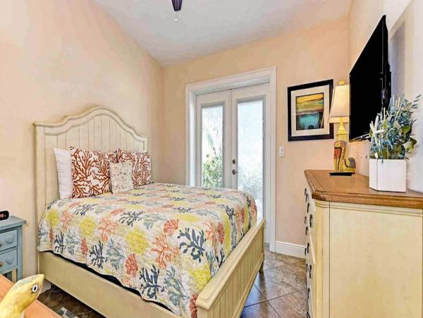 Holmes Beach Walk to the Beach Large Pool Stunning Home