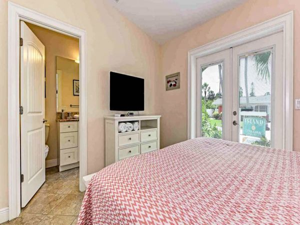 Holmes Beach Walk to the Beach Large Pool Stunning Home