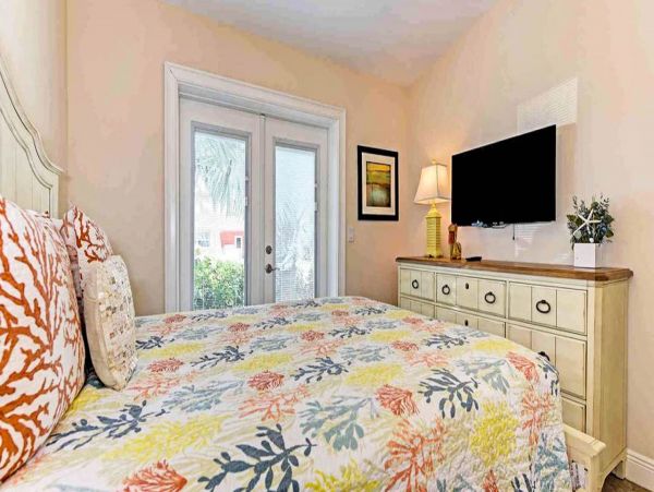 Holmes Beach Walk to the Beach Large Pool Stunning Home