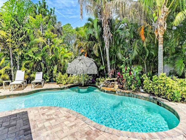 Holmes Beach Walk to the Beach Large Pool Stunning Home