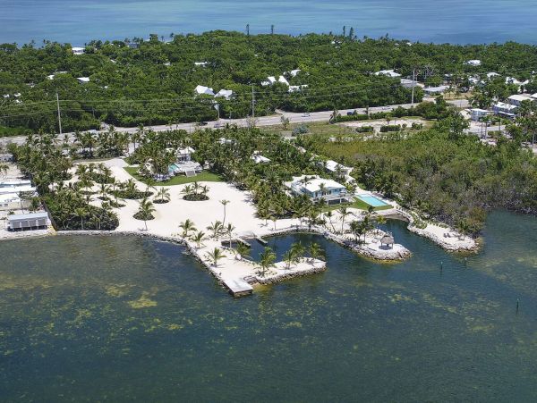Oceanfront Islamorada Vacation Estate Seven Bedrooms