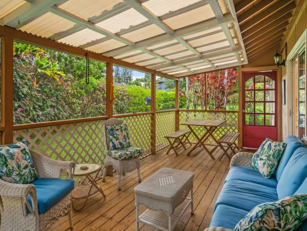 Charming 3-Bedroom Retreat in the Heart of Princeville - A True Island Gem