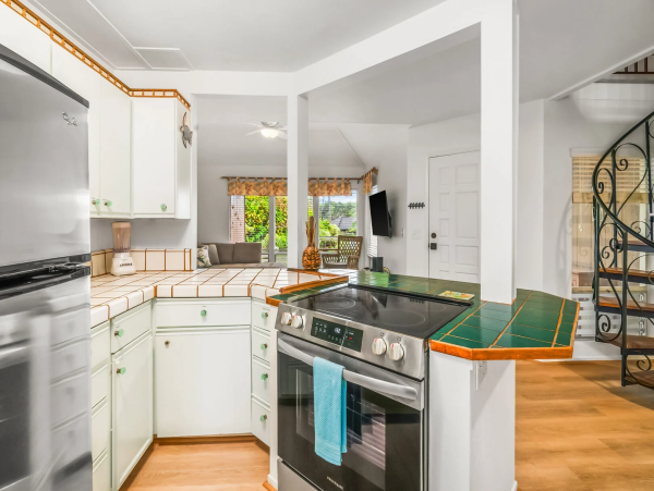 Charming 3-Bedroom Retreat in the Heart of Princeville - A True Island Gem