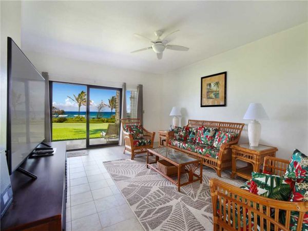 Kauai Oceanfront Vacation Rental Wailua Beachfront Condo with Lanai & Pool